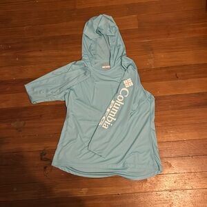 A Columbia hoodie. Thin so you can layer it, has thumb holes.